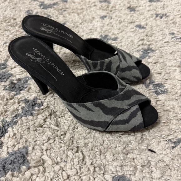 Vintage Donald J Pliner Gray Black Zebra Print Mule Leather Heels Size 8 1/2 - Picture 6 of 10